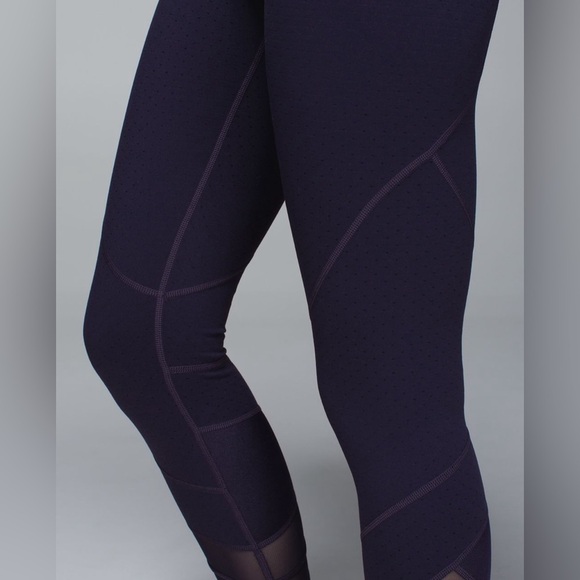 Lululemon Emerge Renewed Crop *Full-On Luon
Shine Dot Black Grape - Picture 3 of 13